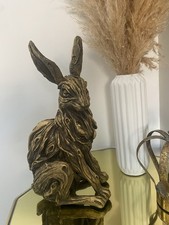 Elegant Gold Hare Ornament –