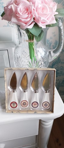 Gourmet quality cheese - cheese, knives