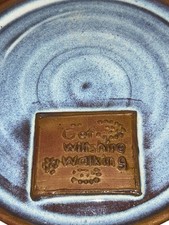 16 Cm White Horse Pottery Plaque?/plate Get Wiltshire Walking