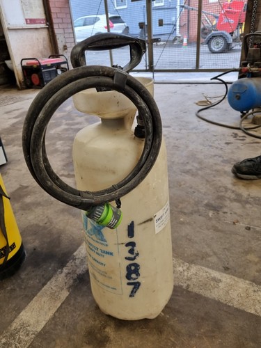 Dust suppression water bottle