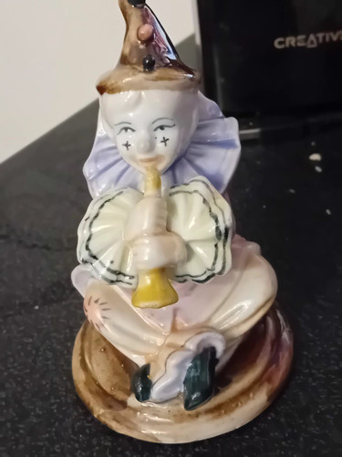 Little porcelain sitting - , clown