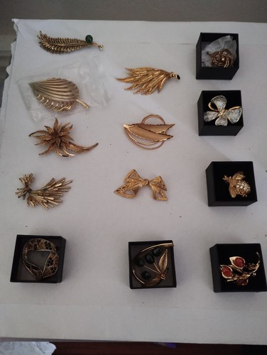 Lot gold toned - of,