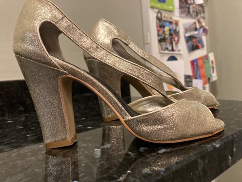 Ladies gold coloured fashion