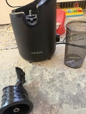 Fridja f2500 Self-Feeding