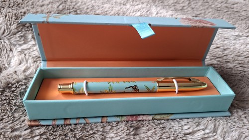 East wing boxed pen buckingham - east,