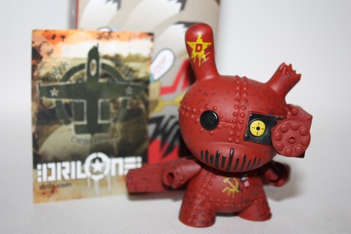 Kidrobot 2014 dunny - dunny, war