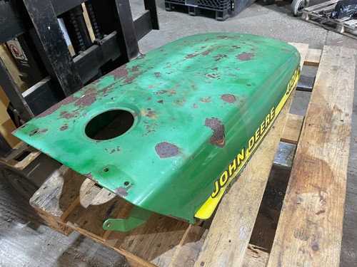 Metal bonnet john - john, deere