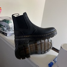 Dr. Martens Embury Black