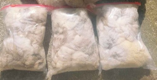 Raw sheep wool - raw, ~