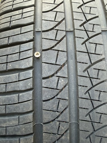 Damaged single screw 1 - damaged,
