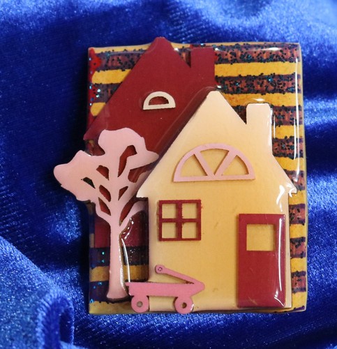 House pins lucinda radio - pins,