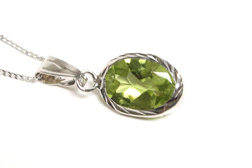 9ct white gold oval - white,