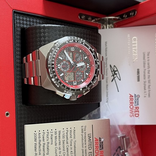 Citizen men red arrows watch - red,