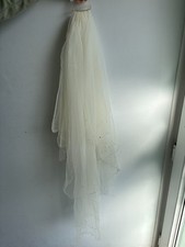 BEAUTIFUL IVORY VEIL WITH