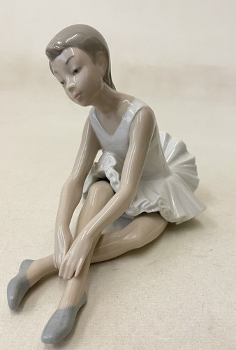 Vintage nao lladro figurine - by,