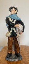 ROYAL DOULTON Figurine HN 2244