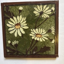 JOSIAH WEDGWOOD & SONS HANDPAINTED DAISY TILE with RAISED DECORATION - BARBOTINE