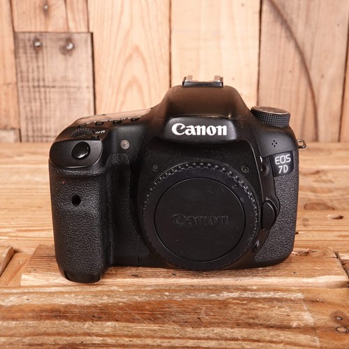 Used canon dslr - camera, body