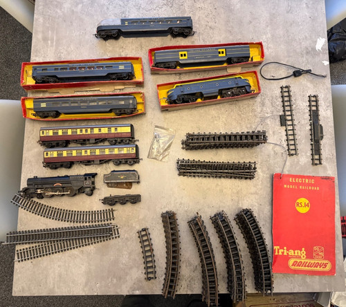 Vintage tri ang train - oo,
