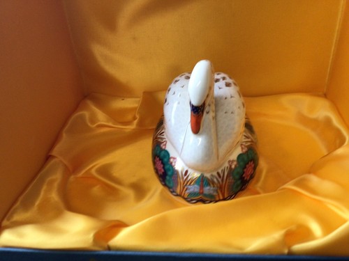 Royal crown derby swan - crown,