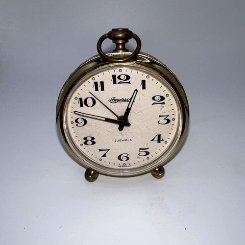 Ingersoll table clock features