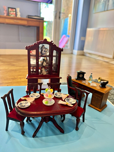 Scale dolls house - scale,
