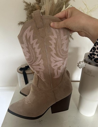 Woman cowboy size - woman’s, 3