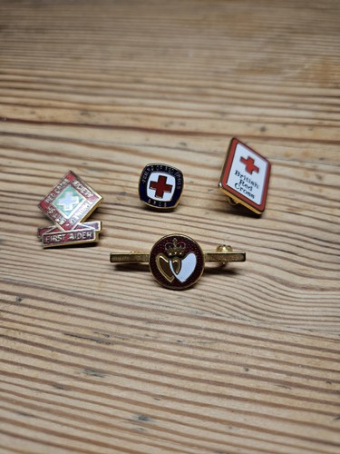 Vintage british red - 4, cross