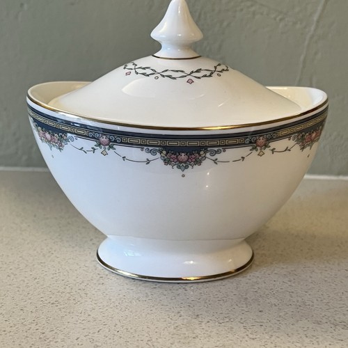 Royal doulton fine bone china - royal,