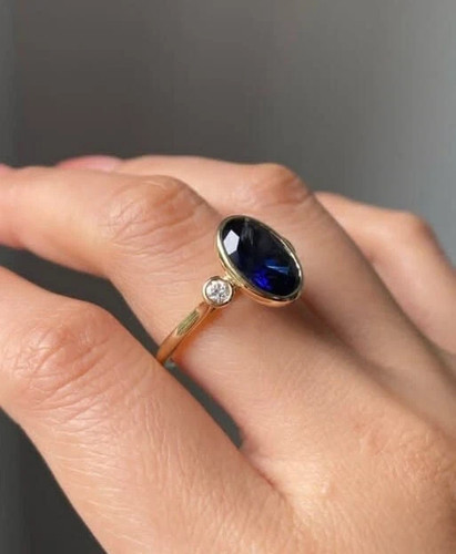 Oval cut natural blue - ct,
