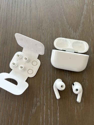 Apple airpods pro white ear - apple,