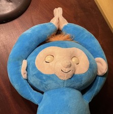 Fingerlings HUGS  Boris