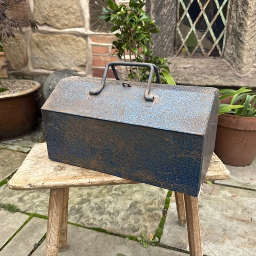 Small vintage blue metal - -,