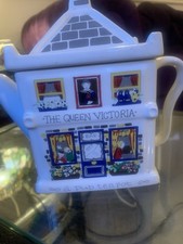 Vintage Wade Teapot THE QUEEN