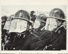 1968 Press Photo Police in