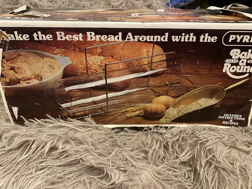 Vintage pyrex bake round - bake, a