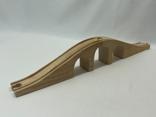 Wooden train track humpback - train,