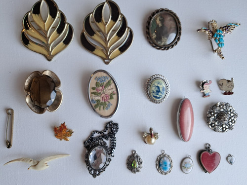 Vintage brooches job lot - vintage, lot.