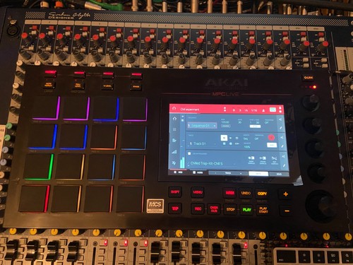 Akai mpc live with - akai,