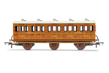 Hornby R40128 LNER 3rd Class 6