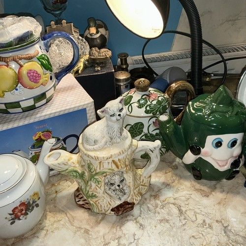 Novelty teapots job seven - teapots, of