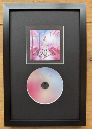 Signed nicki minaj pink - nicki,