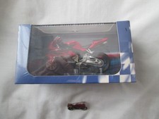 HONDA FIREBLADE CBR1000RR 1-24 SCALE ATLAS MODEL MOTORCYCLE AND BADGE