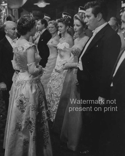 Queen elizabeth peter - ii,,