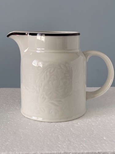 Royal doulton milk jug - royal,