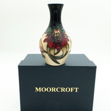 Moorcroft Vase Anna Lily