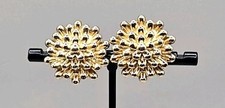 Anemone Coral Flower Clip-On Earrings in Gold-Toned Costume Jewelry, Vintage.