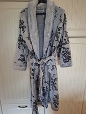M & S Ladies Pretty Dressing