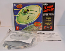 ATLANTIS UFO FLYING SAUCER 1/48 SCALE PLASTIC MODEL KIT UNMADE NEW IN BOX