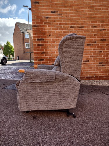 Westbury petite riser recliner - westbury,